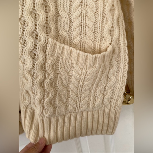 Brandy Melville LADIES’ OVERSIZE CREAM CABLE KNIT SWEATER Cardigan NEW NWT O/S - Picture 7 of 9